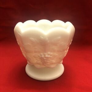 Vintage westmoreland milk glass vase